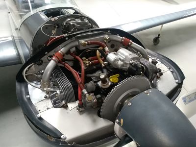 Moteur refroidi par air, installé sur un motoplaneur SF28.